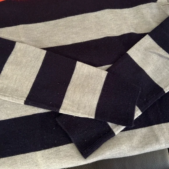 GAP Sweater - Picture 7 of 10